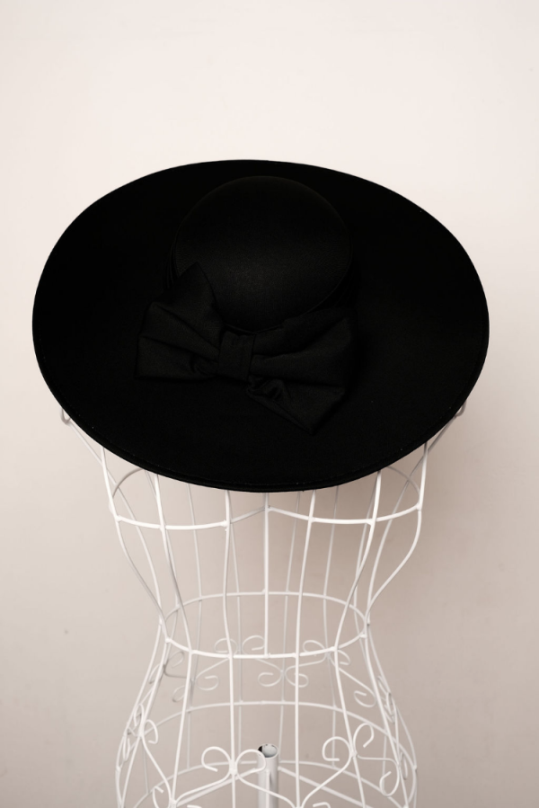 Obsidian Grace - Image 3