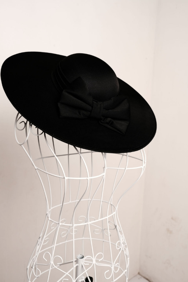 Obsidian Grace - Image 2